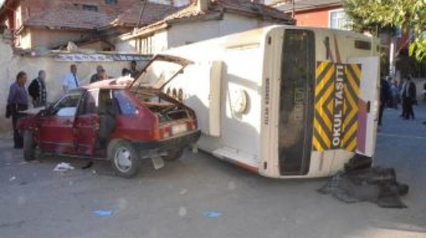 Kaza Yapan Usuls&uuml;z &Ouml;ğrenci Servisi S&uuml;r&uuml;c&uuml;s&uuml;ne 166 TL Ceza