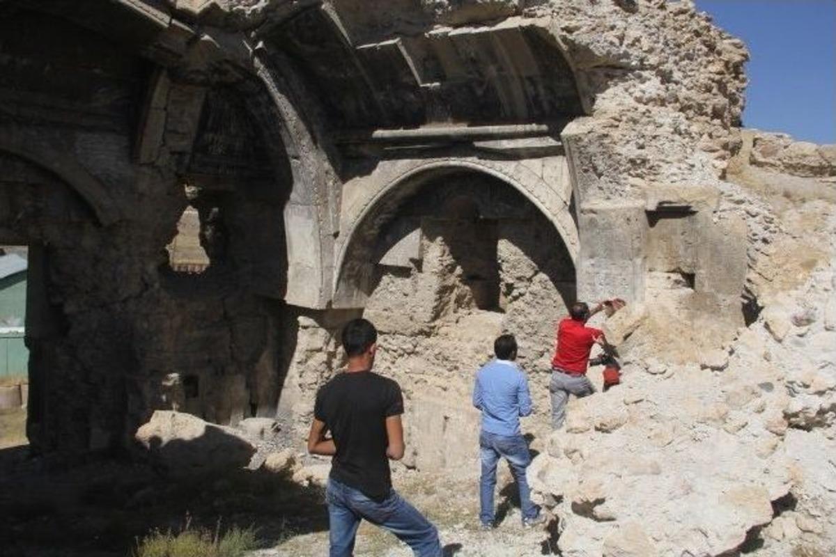 Macaristanlı Turistler Başkale&rsquo;ye Hayran Kaldı