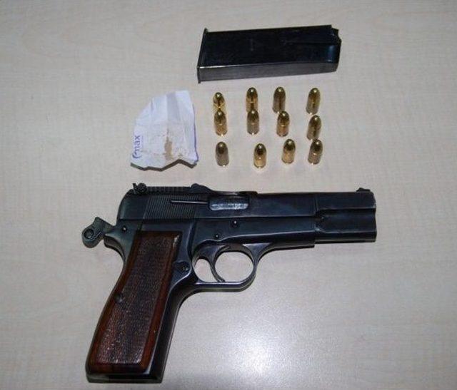 Kozan&rsquo;da 3 Adet Ruhsatsız Tabanca Ve Uyuşturucu Madde Ele Ge&ccedil;irildi 1
