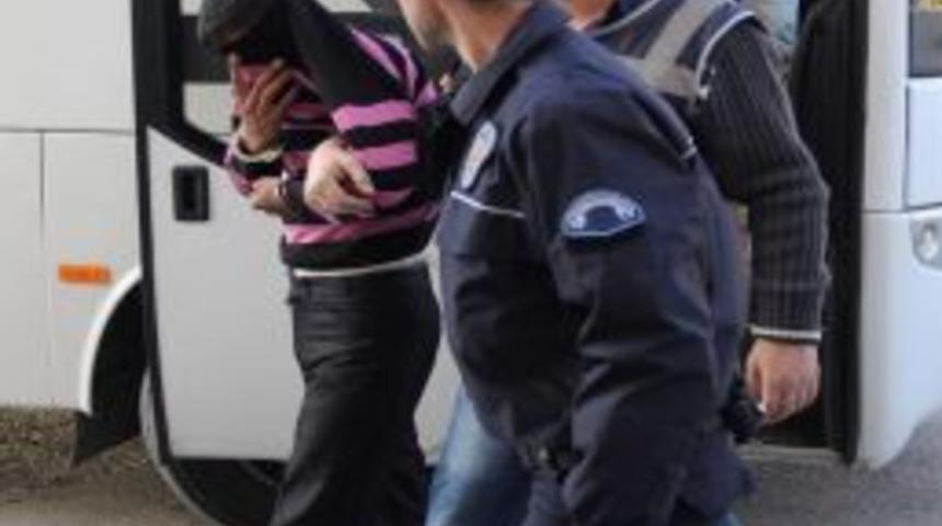 &Ouml;ğrencilere Uyuşturucu Temin Eden &Ccedil;eteye Baskın: 9 G&ouml;zaltı