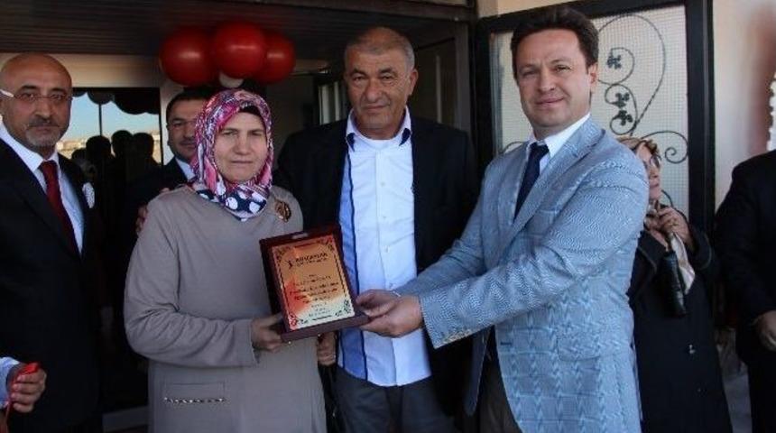 Evlilik Yıl D&ouml;n&uuml;m&uuml; Hediyesi Kız Yurdu Oldu