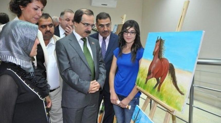 G&ouml;rme Engelli Kursiyerlerin Resimleri Sergilendi