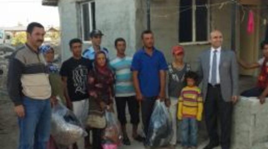 Polis, Suriyeli Ailelere Giyecek Yardımı Yaptı