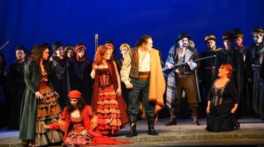 Mdob 'carmen' Operasını Bu Ay İki Kez Sahneleyecek