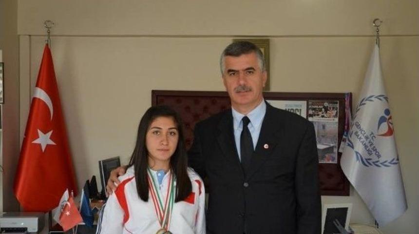 &Ouml;zel Sporculardan B&uuml;y&uuml;k Başarılar