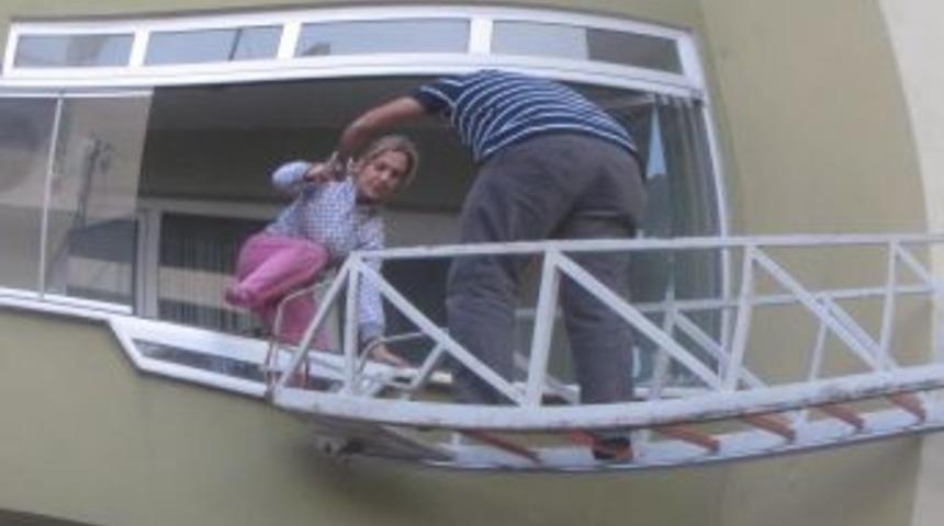 İtfaiye Merdiveni &Uuml;st Kata Yetişmeyince Yangın S&ouml;n&uuml;nce Indiler