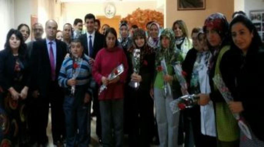 Uşak&rsquo;ta D&uuml;nya Ruh Sağlığı G&uuml;n&uuml; Kutlandı