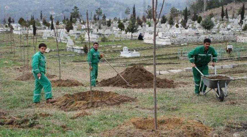 Mezarlıklar Bayrama Hazır