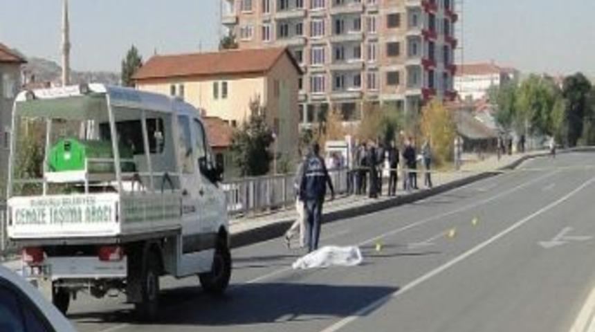 Otomobilin &Ccedil;arptığı Yaya Hayatını Kaybetti