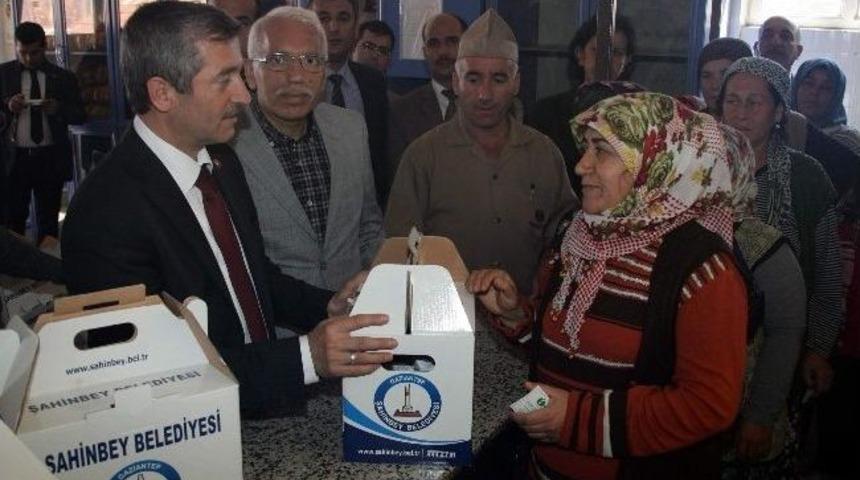 Uşşaki Vakfı 350 Aileye Kurban &Ouml;ncesinde Et Dağıtımı Yaptı