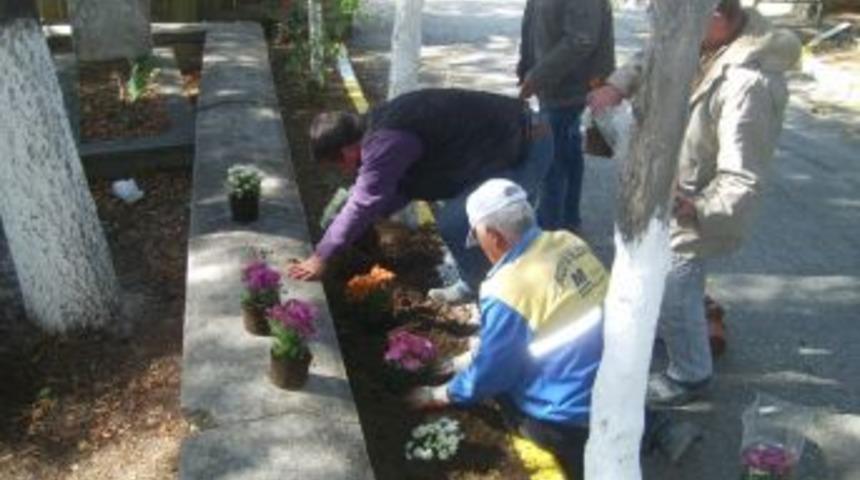 Mezarlıkta kurban bayramı i&ccedil;in hazırlıklar başladı
