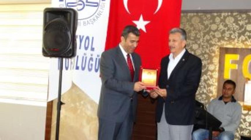 M&uuml;ft&uuml; Taner: Camiler Ruhumuzu Dinlendiren Mekanlardır