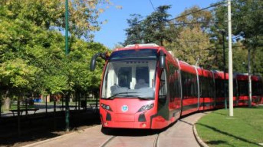 T&uuml;rkiye'nin Ilk Yerli Tramvayı İpekb&ouml;ceği Seferlere Başlıyor