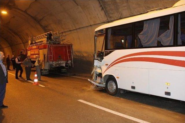 Rize’de Tünel İçerisinde Trafik Kazası: 8 Yaralı