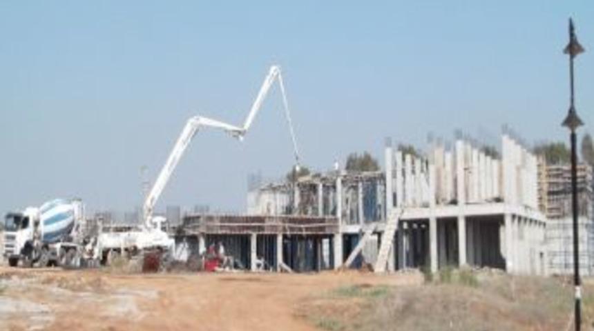 Çukurova Üniversitesi'nde Inşaatlar Yükseliyor