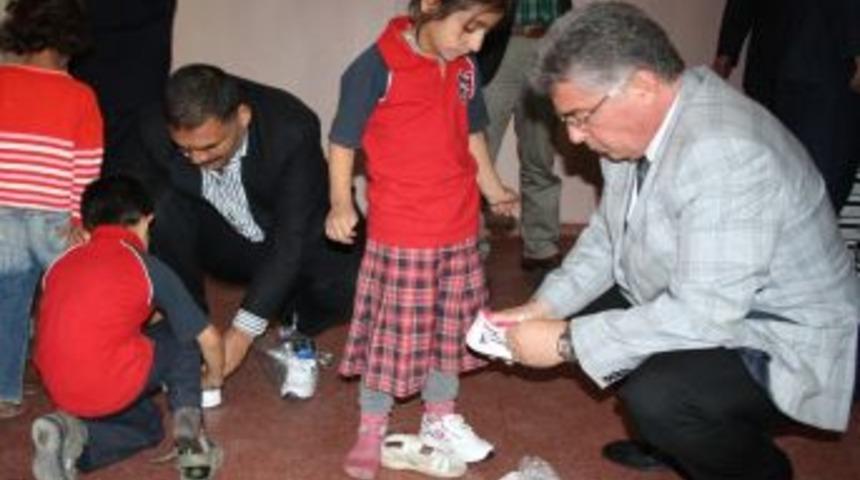 Nizip Ticaret Odası'ndan 2 Bin &Ouml;ğrenciye Ayakkabı