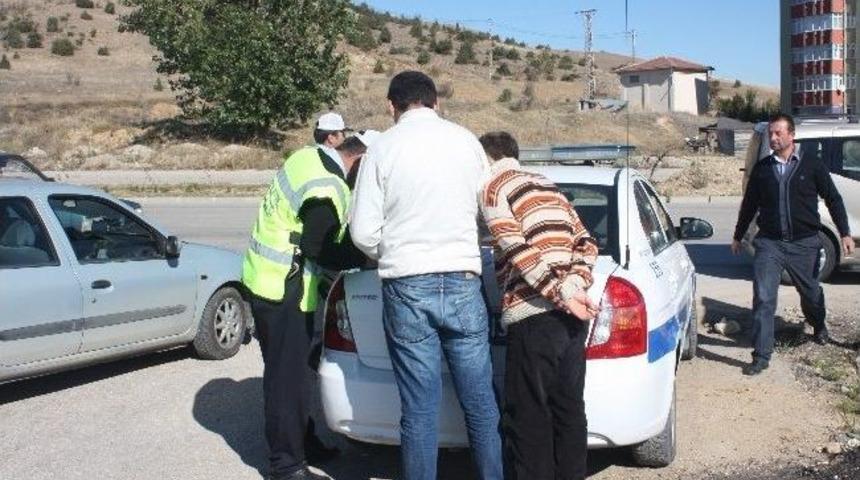 Mobil Radar Uygulamasında S&uuml;r&uuml;c&uuml;lere Ceza Yağdı