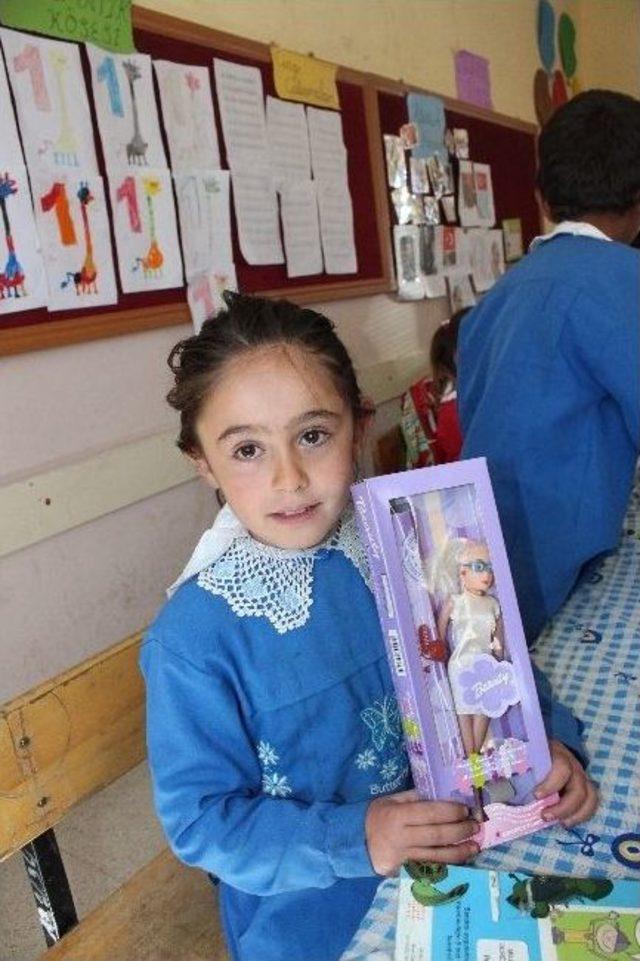 Jandarmadan Çocuklara Bayram Hediyesi 3