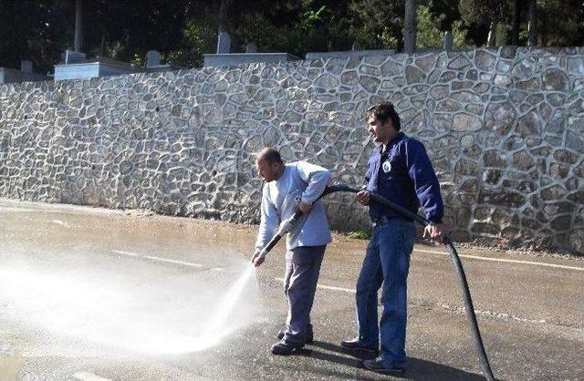 İzmit&rsquo;te Camiler Ve Mezarlıklar Temizleniyor 1