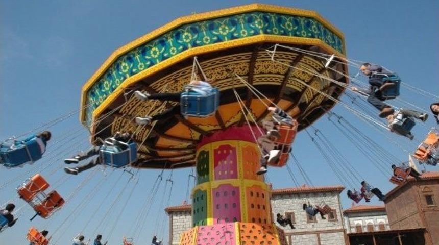 Beylikd&uuml;z&uuml; Belediyesi Yetim &Ccedil;ocukları Sevindirdi