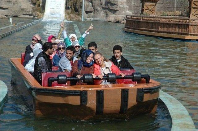 Beylikd&uuml;z&uuml; Belediyesi Yetim &Ccedil;ocukları Sevindirdi 3