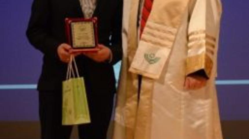 Aib&uuml; Rekt&ouml;r&uuml;nden T&uuml;rkiye 4&rsquo;nc&uuml;s&uuml;ne &Ouml;d&uuml;l