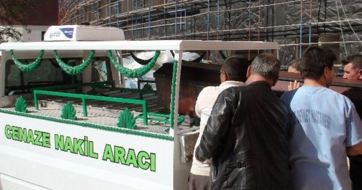 K&uuml;tahya'daki Trafik Kazasında Hayatını Kaybeden 9 Kişi Toprağa Verildi