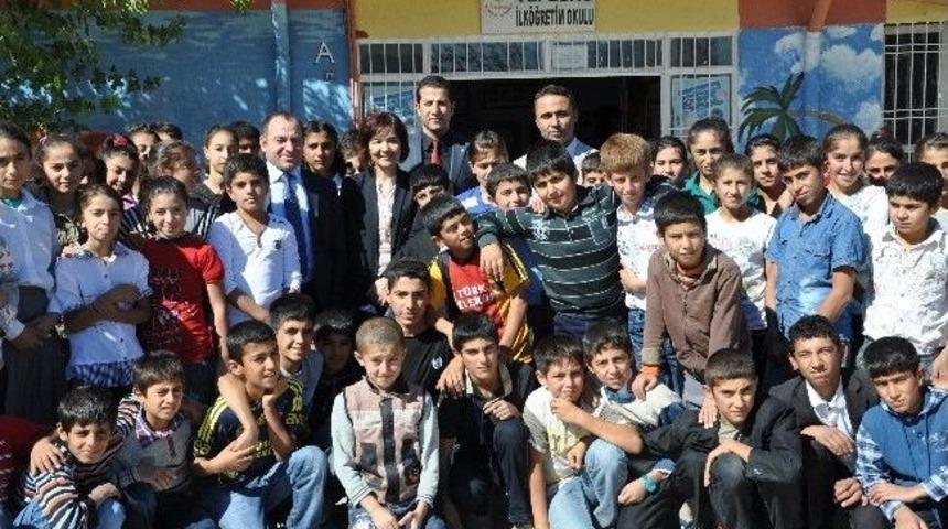 Japonya B&uuml;y&uuml;k El&ccedil;iliği Proje Danışmanından Tepebağ İlkokulu'na Ziyaret