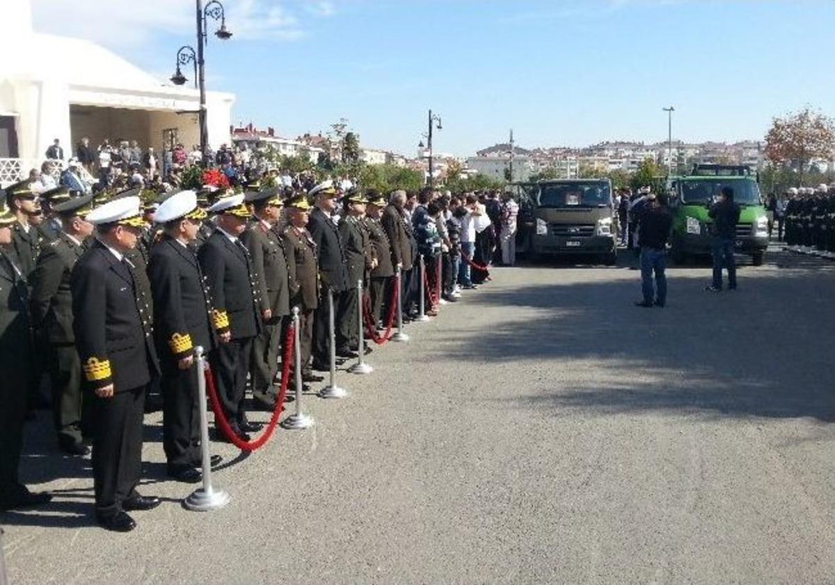 Pendik Şehidini G&ouml;zyaşlarıyla Uğurladı