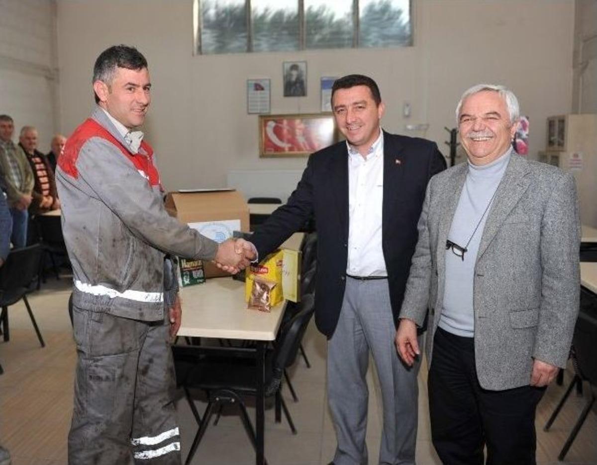 Boz&uuml;y&uuml;k Belediyesi İş&ccedil;ilerine &Ccedil;ifte Bayram