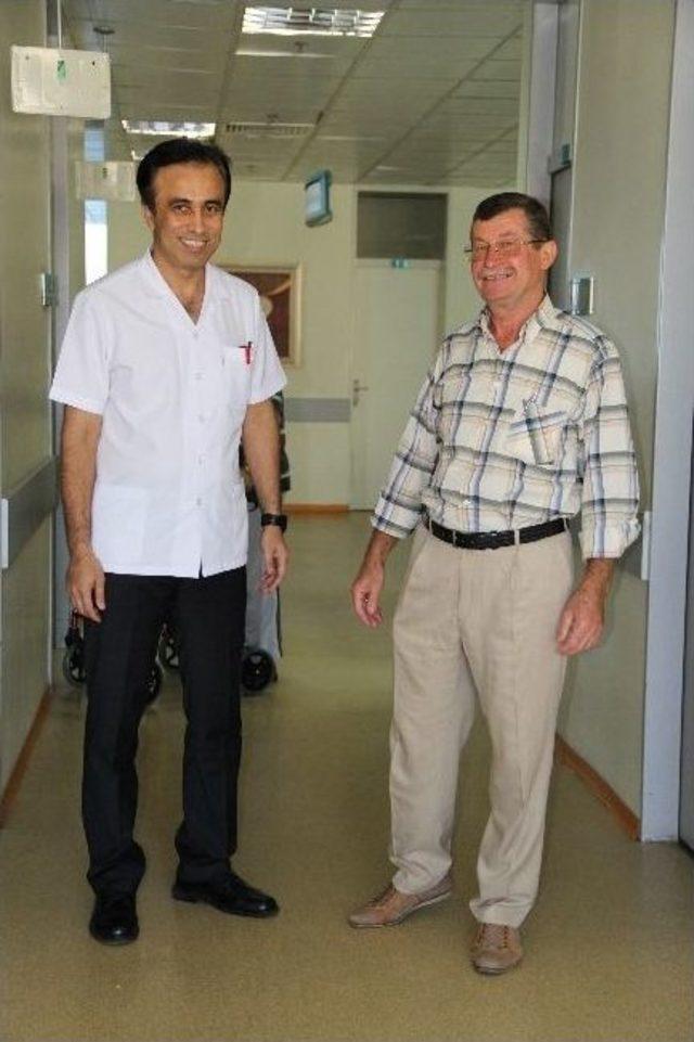 (özel Haber) İzmirli Doktor Feçli Hastayı Yürüttü 2