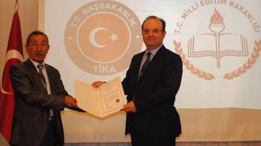 Kazakistanlı Eğitimciler Sertifikalarını Aldı