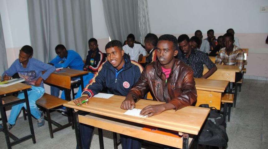 Somalili &Ouml;ğrencilerden Bayamı Gurbette Ge&ccedil;irmenin H&uuml;zn&uuml;n&uuml; Yaşıyor