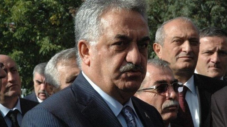 G&uuml;mr&uuml;k Ve Ticaret Bakanı Yazıcı Sakarya'da