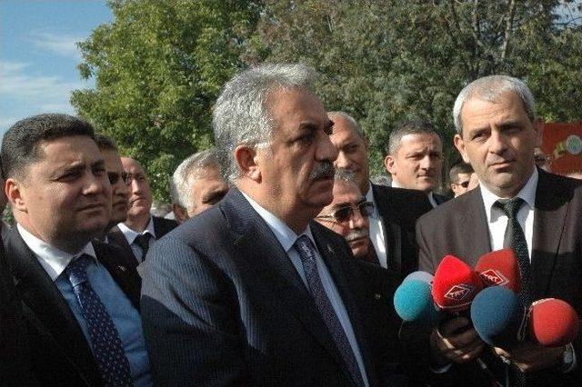 G&uuml;mr&uuml;k Ve Ticaret Bakanı Yazıcı Sakarya da 1