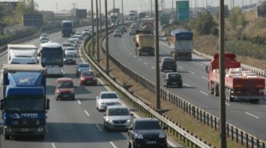 Otoyolun Kocaeli Kesiminde Bayram Yoğunluğu Başladı