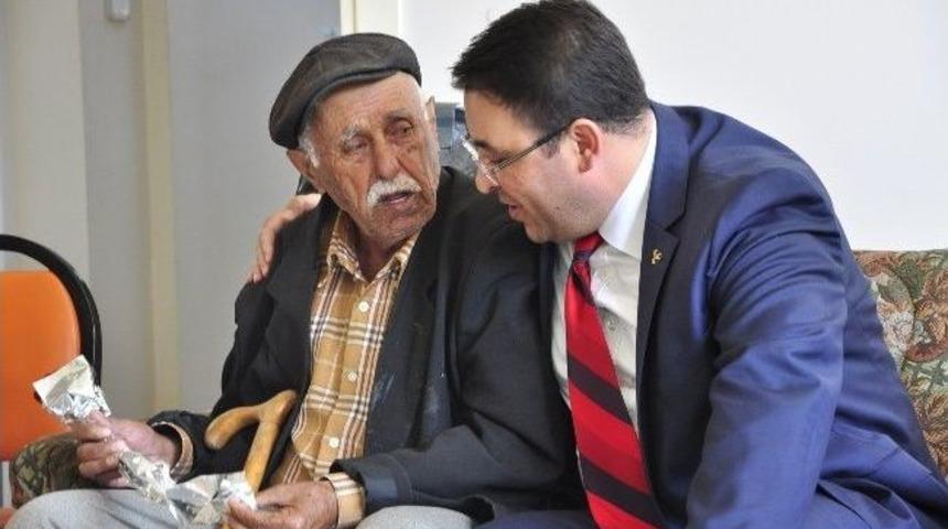 Yurdadoğ Mutlu Yaşlıları Ziyaret Etti