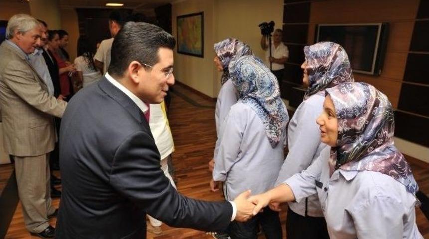 Başkan T&uuml;t&uuml;nc&uuml; Personeliyle Bayramlaştı