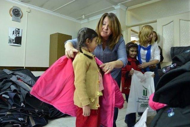 Tepebaşı’ndan Çocuklara Bayramlık Yardımı