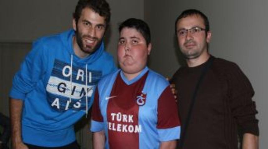 Trabzonsporlu Futbolculardan Anlamlı Ziyaret