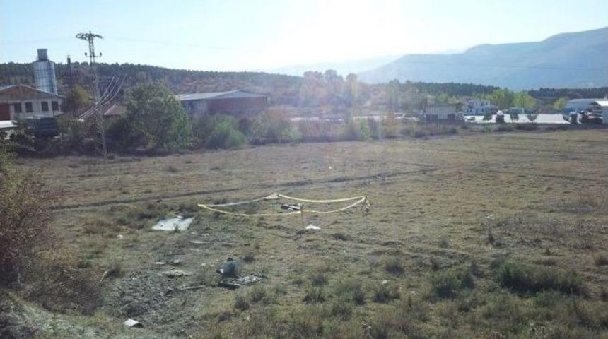 Yolcu Otob&uuml;s&uuml; Tarlaya Devrildi: 1 &Ouml;l&uuml;, 3 Yaralı