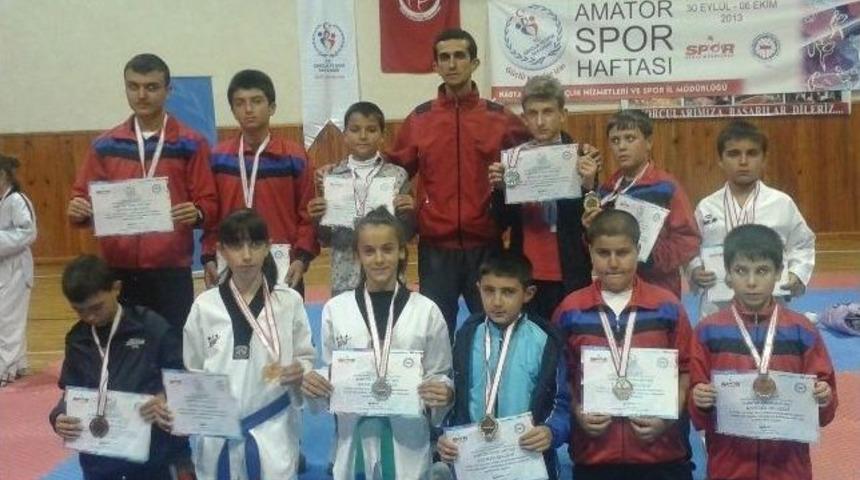 K&uuml;re Taekwondo Takımı 14 Bronz Madalya İle D&ouml;nd&uuml;