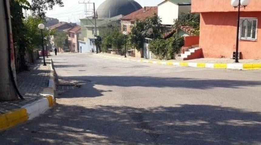 Yola D&uuml;şen Yaşlı Adam Aracın Altında Kaldı