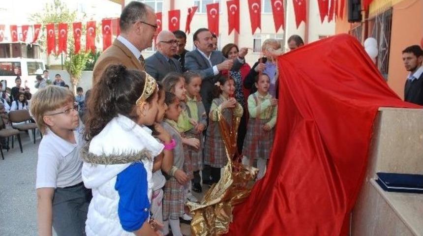 75. Yıl Ortaokulu Bah&ccedil;esinde Atat&uuml;rk B&uuml;st&uuml; A&ccedil;ıldı