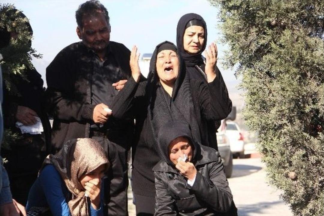 &Uuml;&ccedil; Afgan Kardeş Toprağa Verildi