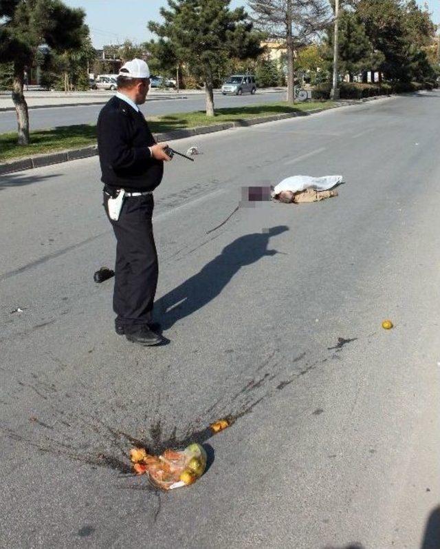 Otomobilin Çarptığı Bisikletli Şahıs Sürüklenerek Öldü