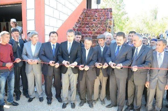 Belde Sakinleri Bahçesini, Altınını Satıp Cami Yaptırdı