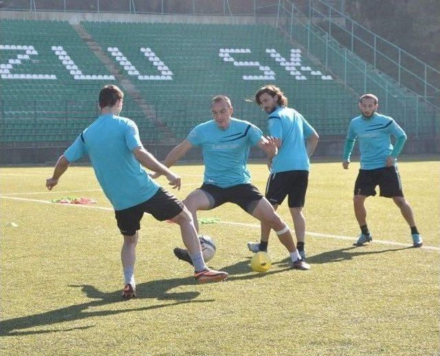 Kozlu Belediyespor, Çayırovaspor Maçı Hazırlıklarını Sürdürüyor