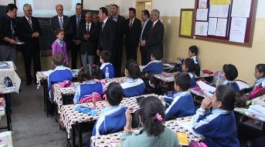 Okullara Desteğinden Dolayı Selmanoğlu'na Onurluk