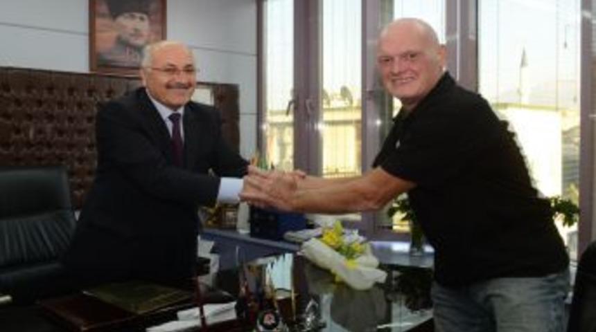 Endonezya'dan Hollanda'ya Motosikletle Giden Elferink Denizli’ye Uğradı